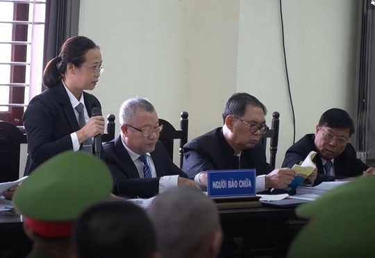 Các luật sư bào chữa cho các bị cáo tại "Tịnh thất Bồng Lai". Ảnh: Internet