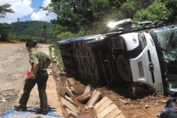 Nguyên nhân vụ xe chở đội bóng đá trẻ Quảng Nam tai nạn