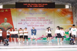 Giáo dục - du học - Thầy Hiệu phó vừa nhảy vừa hát cực "sung" trong buổi chia tay học sinh lớp 12