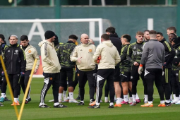 Bóng đá - MU hội quân chuẩn bị du đấu: Ten Hag thiết quân luật, chờ Mason Mount "ra mắt"