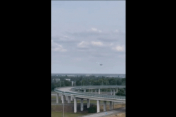 Thế giới - Video: Khoảnh khắc trực thăng Ka-52 Nga thả mồi bẫy né tên lửa phòng không