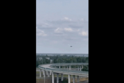 Thế giới - Video: Khoảnh khắc trực thăng Ka-52 Nga thả mồi bẫy né tên lửa phòng không