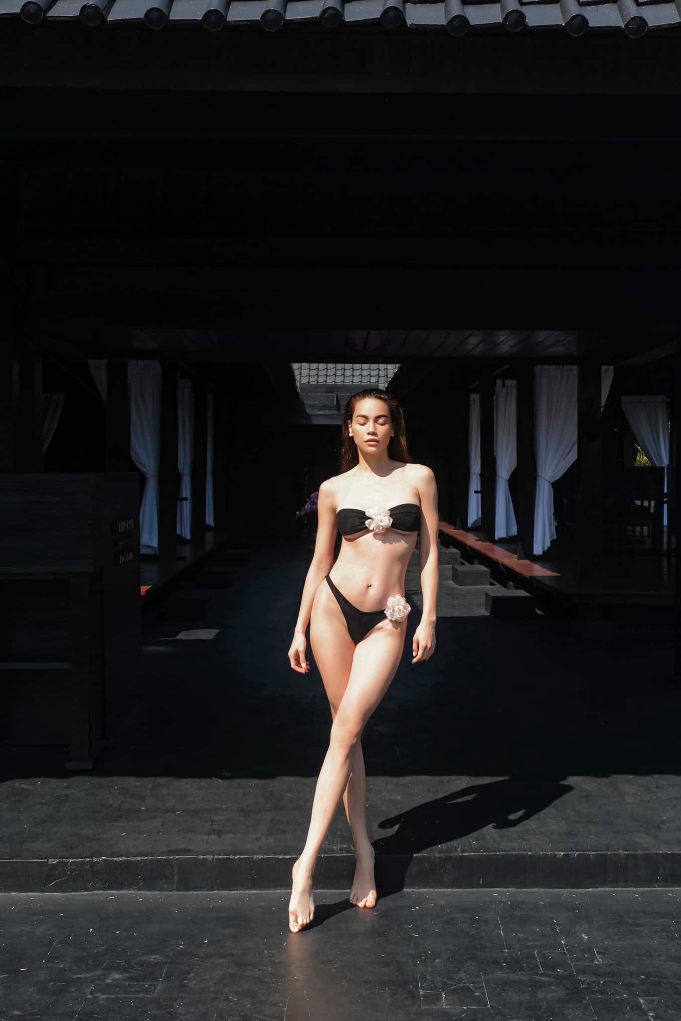 Hồ Ngọc Hà diện bikini bé xíu khoe vóc dáng nuột nà tại Bali - 3