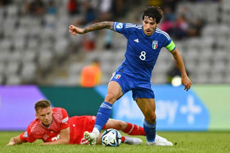 Tonali một lần nữa kiến tạo cho U21 Italia từ một quả đá phạt