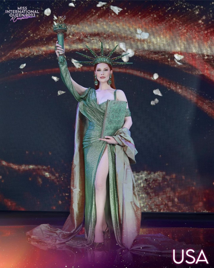 Melony Munro được xem là người đẹp
nổi bật tại cuộc thi năm nay. Ở phần thi trang phục dân tộc, cô
mang tới phần biểu diễn hóa thân thành Nữ thần Tự do ấn tượng, độc
đáo.
