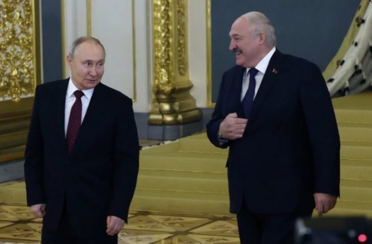 Tổng thống Belarus Alexander Lukashenko (phải) và Tổng thống Nga Vladimir Putin. (Ảnh: Time)