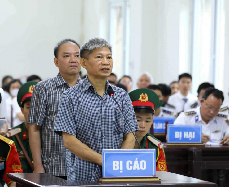 Bị cáo Nguyễn Văn Sơn tại phiên toà. Ảnh: TTXVN