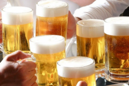 Xuất huyết tiêu hóa 8 lần, người đàn ông vẫn uống mỗi ngày 500ml rượu bia