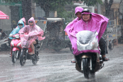 Tin tức trong ngày - Thời tiết ngày 27/6: Miền Bắc giảm mưa, miền Trung có nơi nắng nóng