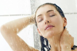 Sức khỏe đời sống - Tắm ngay sau khi tập thể dục, người phụ nữ bị liệt dây thần kinh