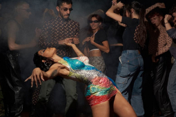 Thời trang - Đi "quẩy" đại nhạc hội sôi động với gợi ý thời trang sắc màu này!