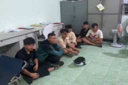 Pháp luật - Nhóm thiếu niên lao vào đánh người đi đường để cướp tiền tiêu xài