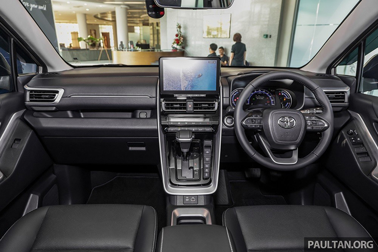 Ảnh thực tế Toyota Innova 2023 màu nâu đồng vừa ra mắt - 10