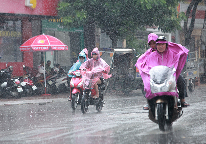 Thời tiết ngày 27/6: Miền Bắc giảm mưa, miền Trung có nơi nắng nóng - 1