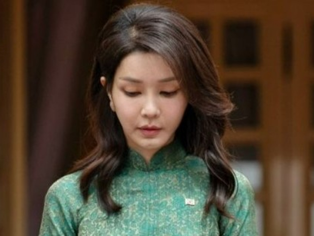 Thời trang - Đệ nhất phu nhân Hàn Quốc khiến váy áo cháy hàng