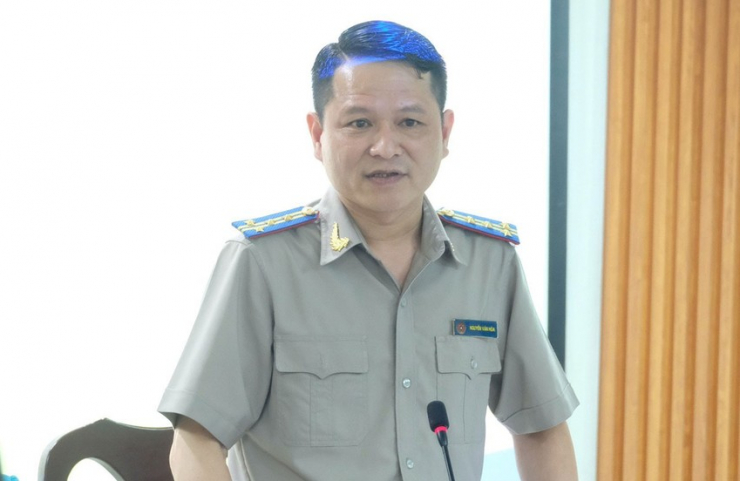 Cục trưởng Cục Thi hành án dân sự TP.HCM Nguyễn Văn Hòa thông tin việc thi hành án vụ Alibaba. Ảnh: SONG MAI