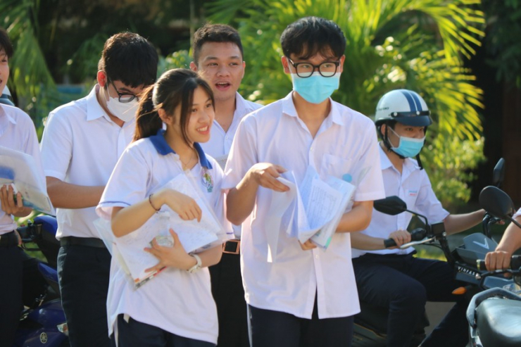 Các thí sinh cảm thấy đề thi Toán vừa sức của mình. Ảnh: HUY TRƯỜNG