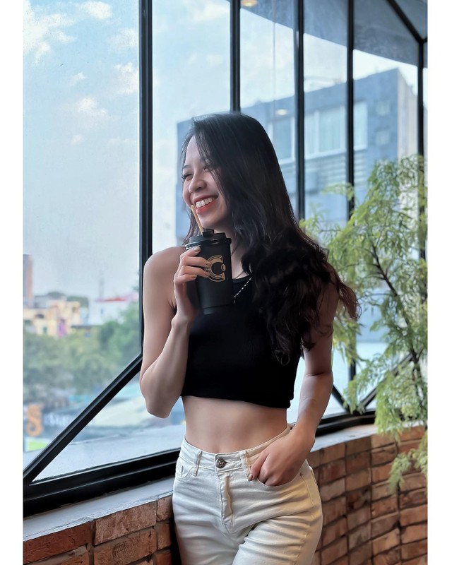 Thân hình đẹp của cô gái làm tiếp viên trưởng năm 21 tuổi - 8