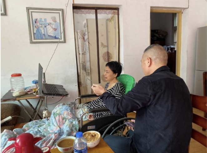 Tất cả sinh hoạt của cô đều hoàn toàn phụ thuộc vào chồng. Ảnh: SCMP