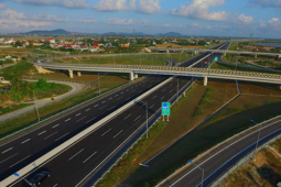 Kinh doanh - Tuyến cao tốc đầu tiên của Việt Nam xây dựng theo tiêu chuẩn quốc tế