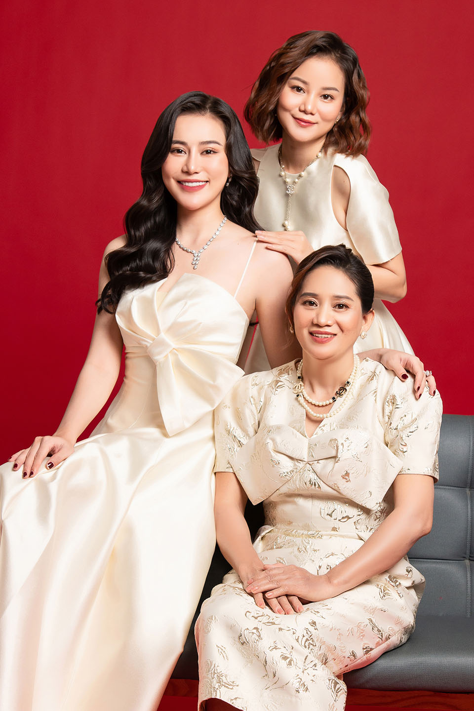 Cao Thùy Trang khoe mẹ và em gái xinh đẹp, kể tuổi thơ cơ cực, vất vả mưu sinh - 1