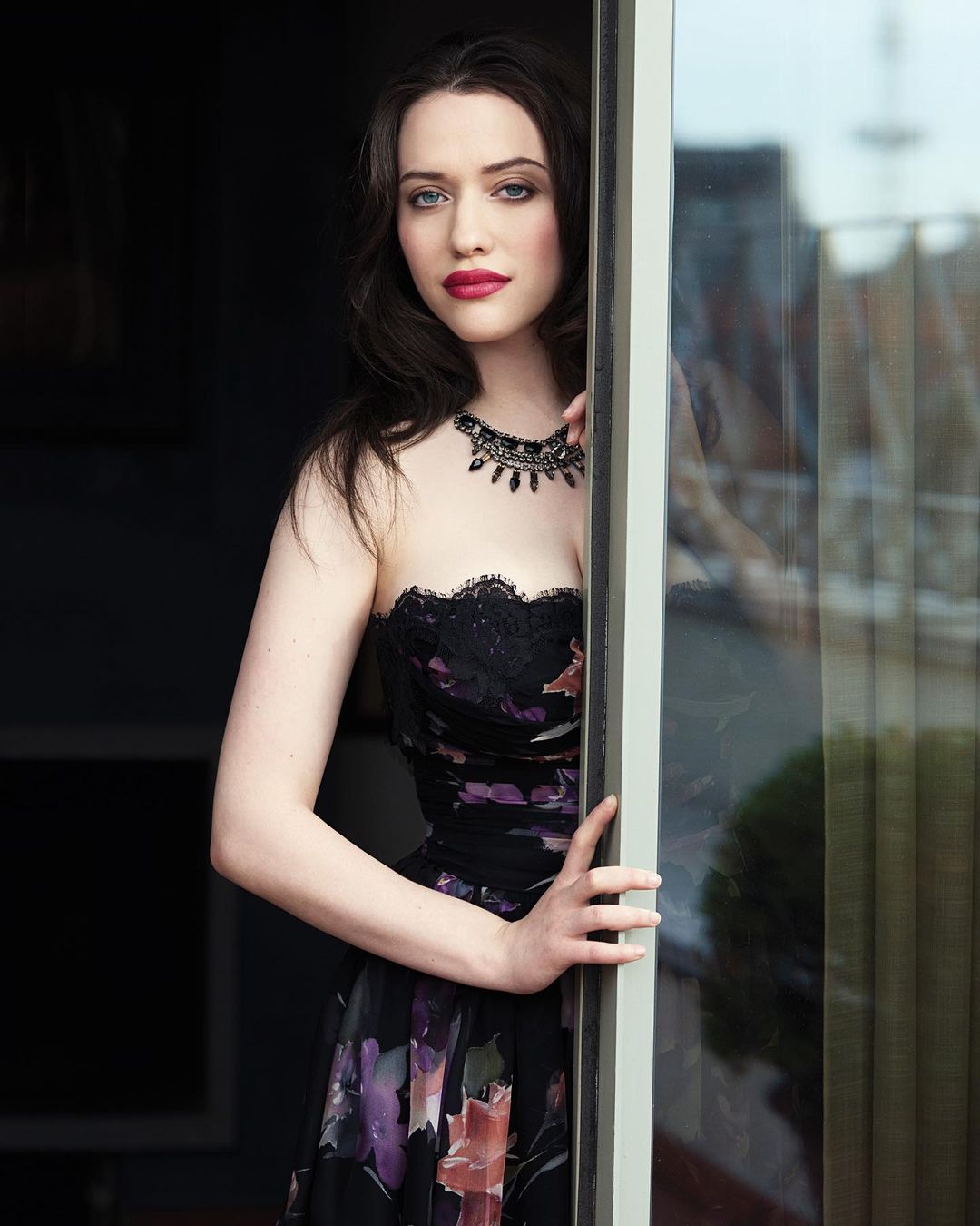 Kat Dennings chăm chỉ tập luyện và giữ chế độ ăn uống khoa học, lành mạnh để giữ da và dáng đẹp.