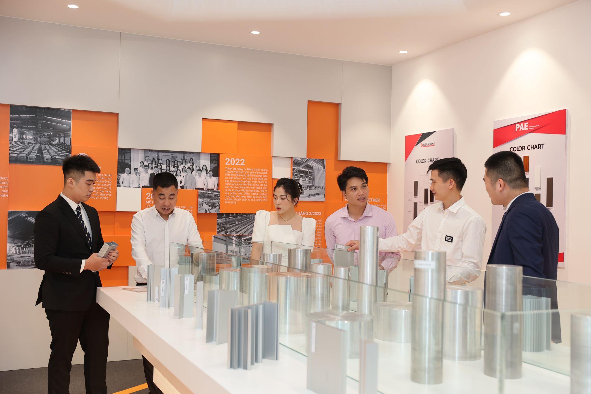 Sản phẩm Nhôm Công Nghiệp sản xuất tại nhà máy và trưng bày tại Showroom Chiến Thắng