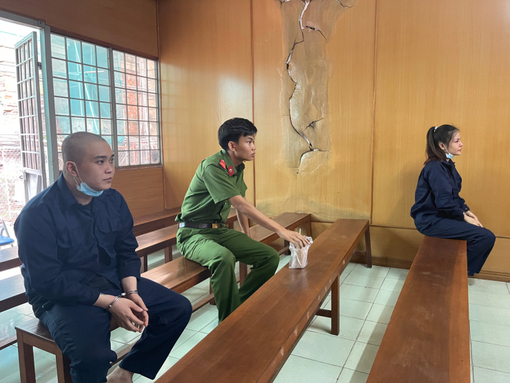 Vợ chồng bị cáo Nguyễn Thiên Phúc và Nguyễn Thị Thương tại phiên xét xử
