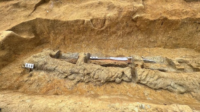 Thanh kiếm bằng sắt từ thế kỷ thứ 4, khai quật tại mộ cổ ở miền tây Nhật Bản