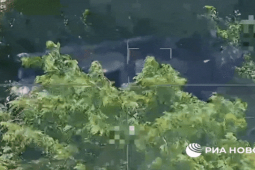 Video: Pháo tự hành Ukraine bị lật khi né UAV tự sát Lancet, bị UAV khác lao đến phá hủy