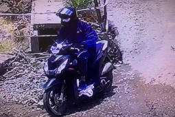 Pháp luật - Truy bắt đối tượng đập vỡ tủ kính, lấy vàng rồi tẩu thoát bằng xe máy