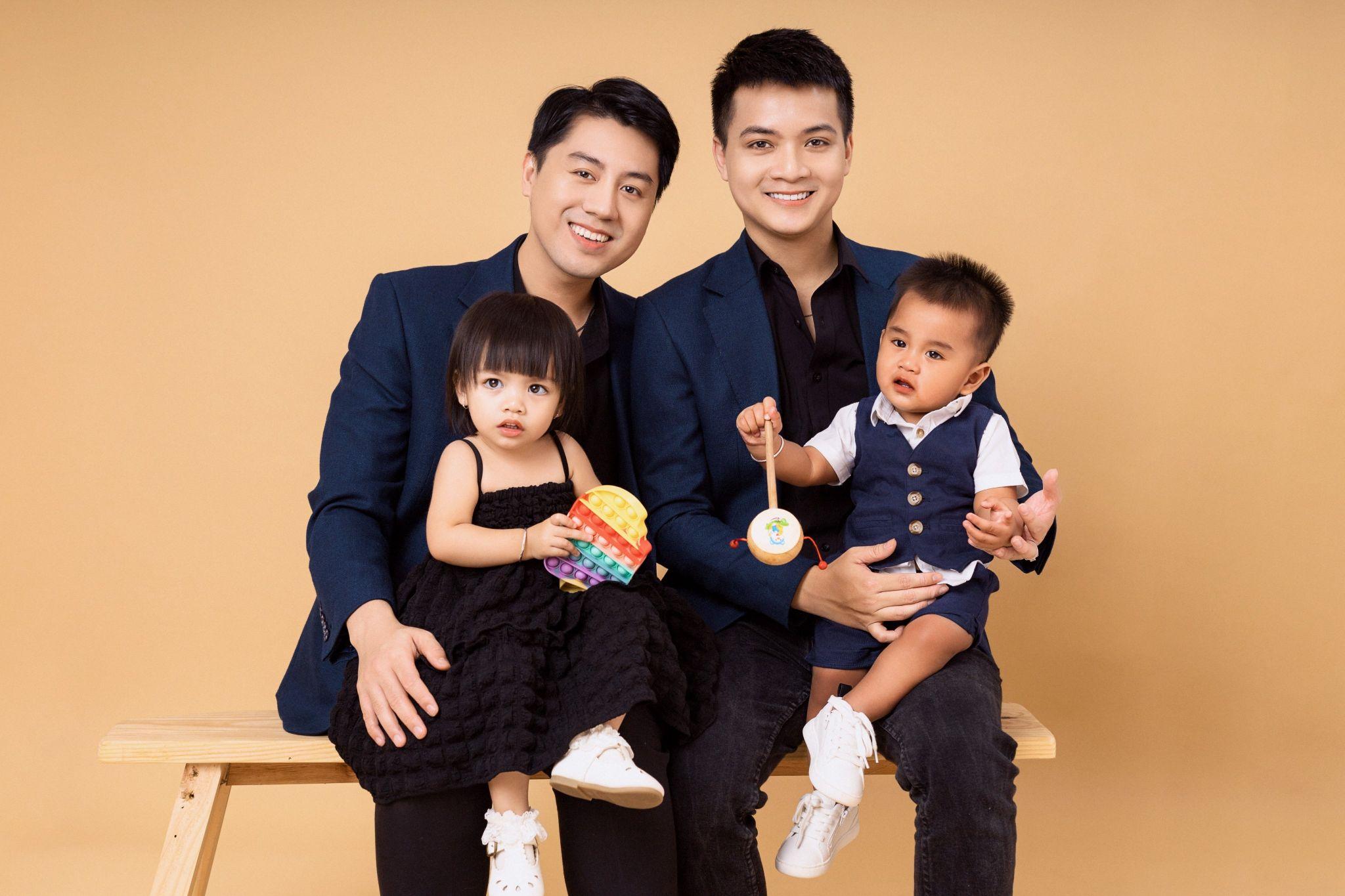 Gia đình nhỏ hạnh phúc của 2 chàng CEO