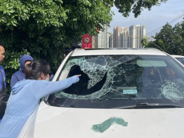 Người phụ nữ đập vỡ kính ô tô, gây náo loạn trên phố Hà Nội do nghi đánh ghen có thể bị xử lý hình sự?