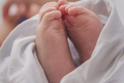 Bạn trẻ - Cuộc sống - Chồng hối hận tột cùng khi giấu vợ lén đi giám định huyết thống vì thấy con không giống mình