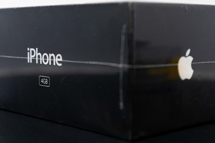 Mẫu iPhone siêu hiếm sắp được bán với giá gần 2,36 tỷ đồng - 1