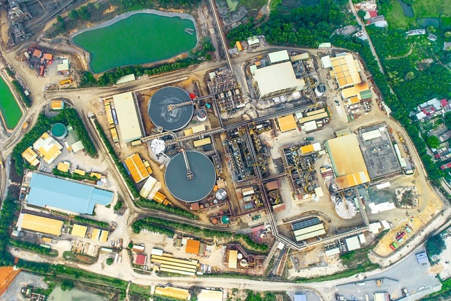 Theo dữ liệu từ Cục Khảo sát Địa chất Hoa Kỳ (USGS), Việt Nam là quốc gia có trữ lượng vonfram cao thứ 3 thế giới với 95.000 tấn, sau Nga (400.000 tấn) và Trung Quốc (1,9 triệu tấn).
