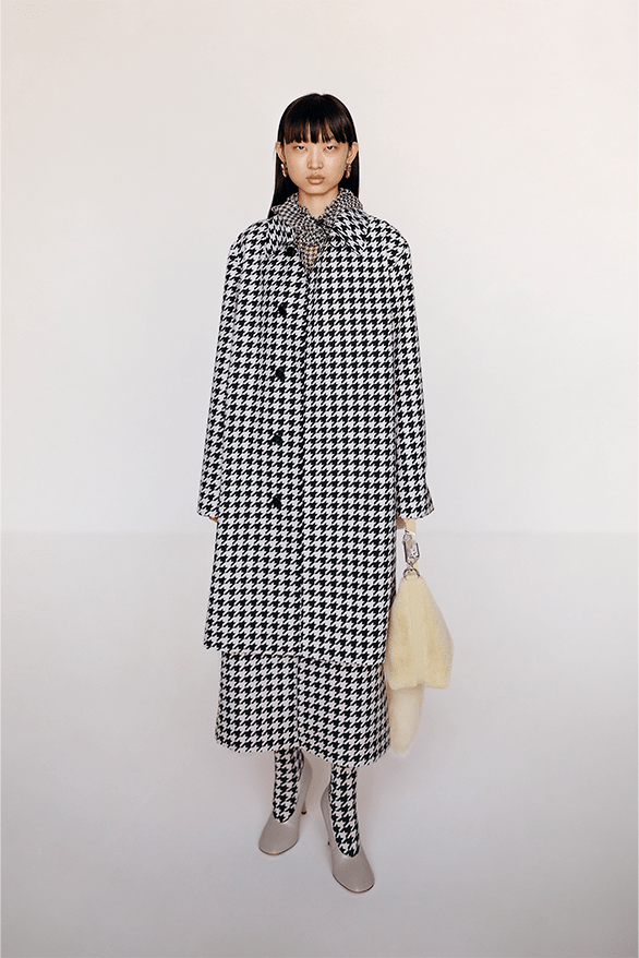 Burberry mùa xuân 2024 của Daniel Lee đậm chất Anh quốc hơn bao giờ hết - 6