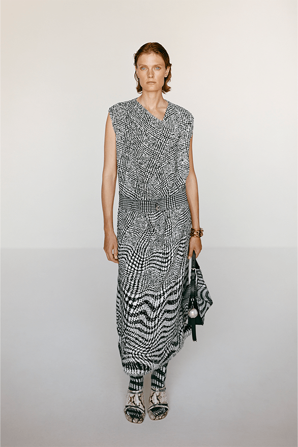 Burberry mùa xuân 2024 của Daniel Lee đậm chất Anh quốc hơn bao giờ hết - 11