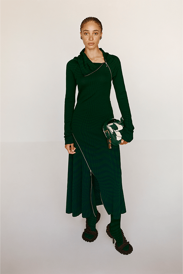 Burberry mùa xuân 2024 của Daniel Lee đậm chất Anh quốc hơn bao giờ hết - 9