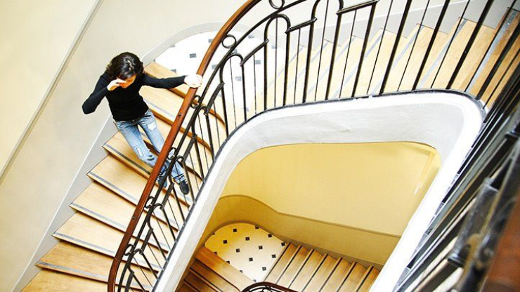 Muốn biết mạch máu có bị tắc nghẽn không, đứng dậy đi vài bước sẽ biết ngay - 2