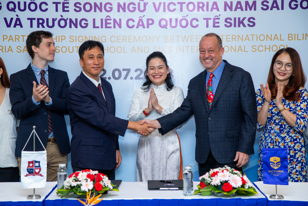Đại diện Trường Quốc tế Song ngữ Victoria Nam Sài Gòn và Trường Liên Cấp Quốc Tế SIKS (Hàn Quốc)