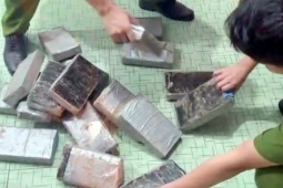 Pháp luật - Nguồn gốc hàng trăm kilôgam ma túy dạng cocaine trôi dạt vào bờ biển?