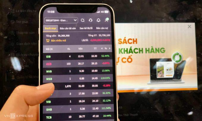 Tới cuối buổi sáng 1/4, ứng dụng giao dịch trực tuyến của VNDirect ổn định hơn, hiển thị được tài khoản của nhà đầu tư. Ảnh: Quỳnh Trang