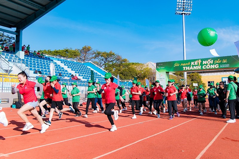 Cán bộ nhân viên nữ Tập đoàn và công ty thành viên tham gia bộ môn điền kinh nữ