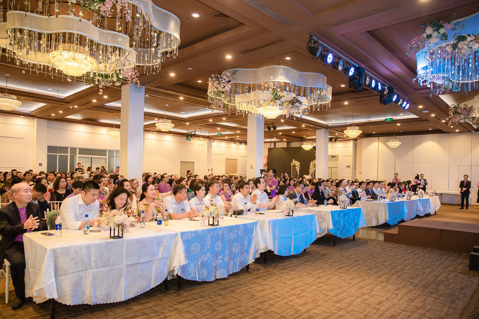 Sự kiện “Nước với sức khỏe cộng đồng – Ra mắt các giải pháp công nghệ cao trong ngành nước” ngày 30/03 thu hút hơn 500 anh chị đối tác.