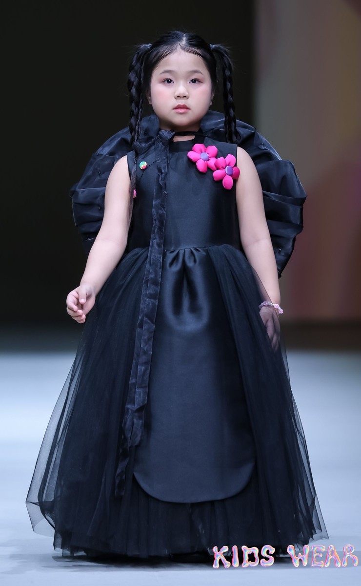 10 mẫu nhí Việt Nam tại Shanghai Fashion Week 2024 - 4