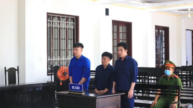 Các bị cáo tại toà. Ảnh: HD