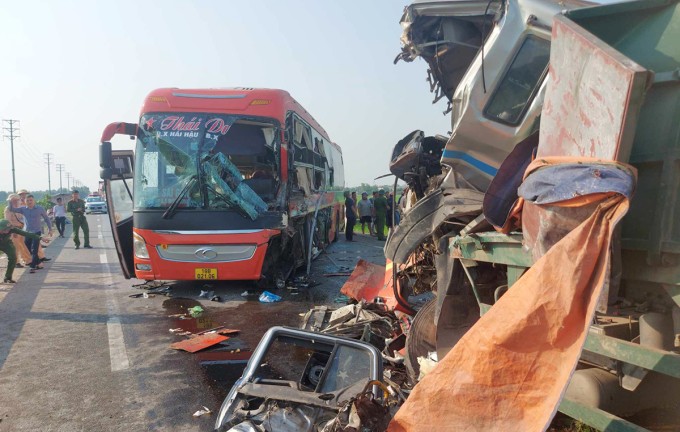 Hiện trường vụ tai nạn chiều 2/4. Ảnh: Hùng Lê