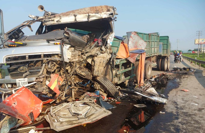 Ôtô đầu kéo biến dạng sau tai nạn. Ảnh: Hùng Lê