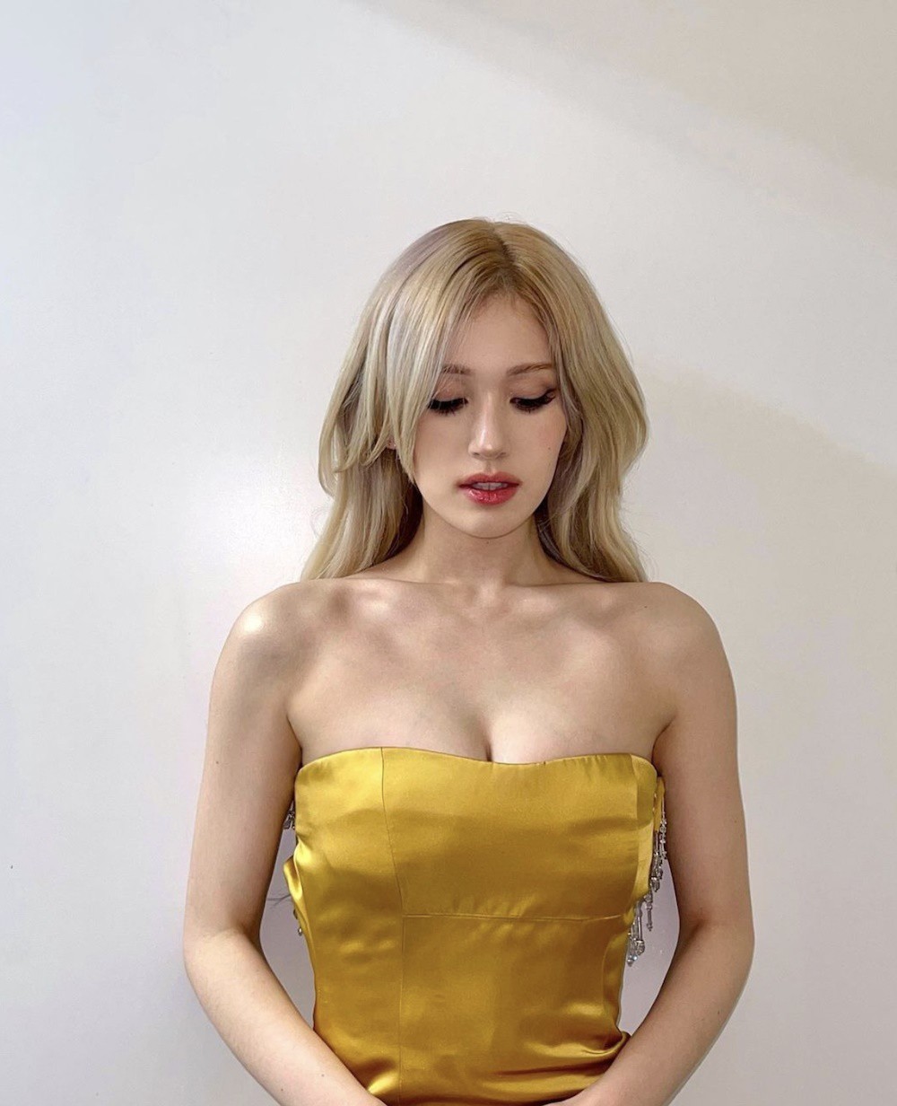 Từ sau khi rời khỏi JYP, Somi dần chuyển sang phong cách cá tính nhưng không kém phần gợi cảm.